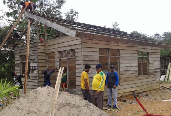 Camat Pangkalan Lesung Adakan Bedah Rumah,Sugiyono Bersyukur Tiada Terhingga