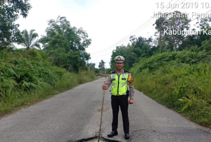 Kasat Lantas Polres Kampar Lakukan Survei Jalan Rusak di Wilayah Hukum Polres Kampar