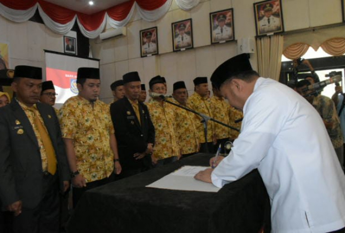 Akhirnya Bupati Kampar Lantik Pengurus APDESI Kampar