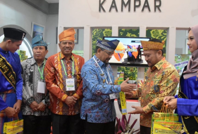 Ikuti Pameran APKASI Otonomi Expo 2019, Bupati Kampar Minta Terus Ciptakan Inovasi dan Buat Terobosan