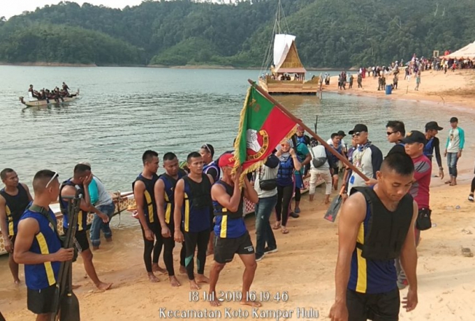 12 Pendayung Putra Yonif 133/YS Finish Pertama Dan Satu-Satunya Team Dari TNI