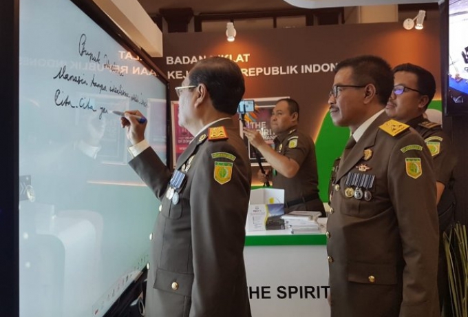 Badiklat Kejagung Juara Pertama di Pameran Produk Unggulan HBA ke-59