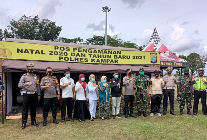 Kapolres Kampar Bersama Dandim Kunjungi Pospam Ops Lilin 2020 di Lapangan Merdeka Bangkinang