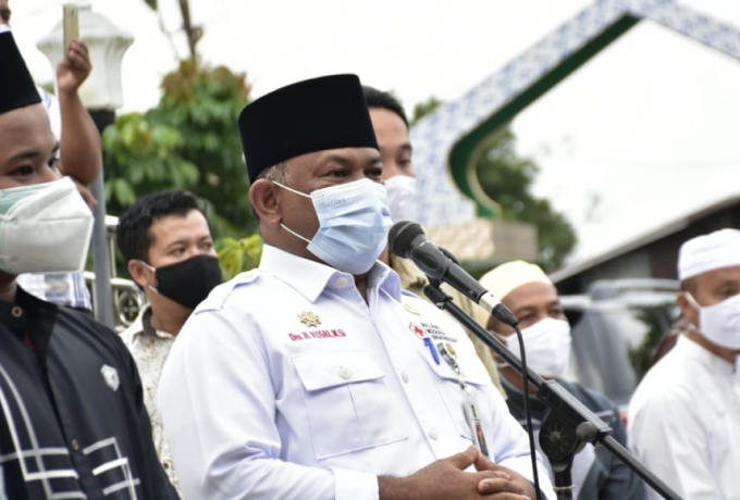 Sekda Lepas Jenazah Herman ASN Kampar Ke Pemakaman Terakhir