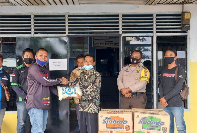 Peduli Sesama,Paguyuban Motor Kampar Berikan Bantuan Korban Kebakaran