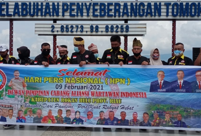 Peringati HPN,DPC AWI Rohul di Pulau Samosir