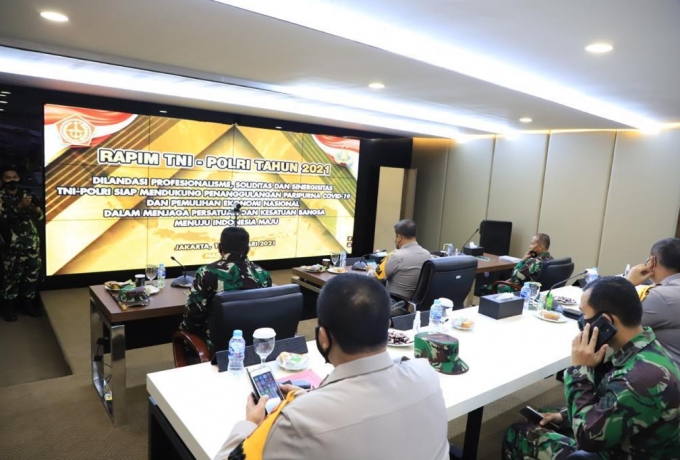 Kapolda Riau Bersama Danrem Serta Danlanud ikuti Rapim TNI/Polri Tahun 2021 Secara Virtual