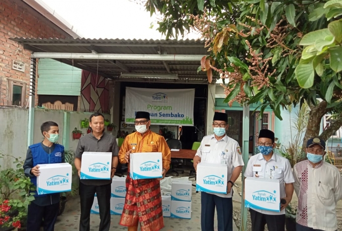 Rumah Yatim Riau Bagikan 40 Bantuan Sembako dan Uang Tunai di Sialang Rampai