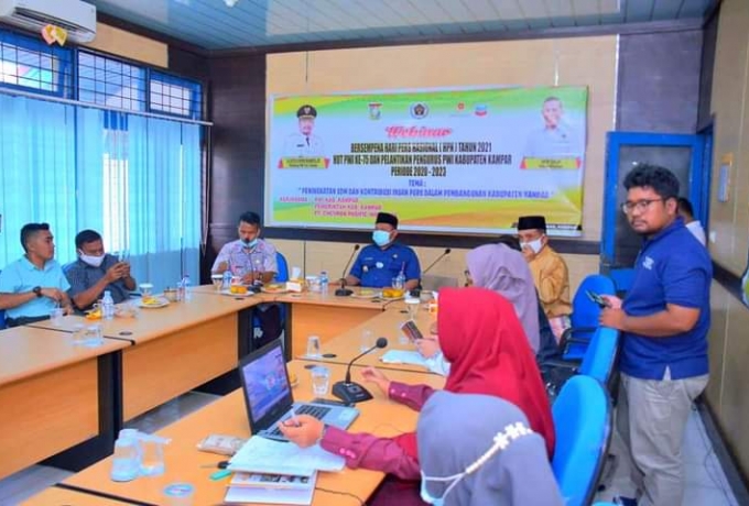 Bupati Kampar Hadiri Webinar HPN Tahun 2021 Dan HUT PWI Kabupaten Kampar ke-75