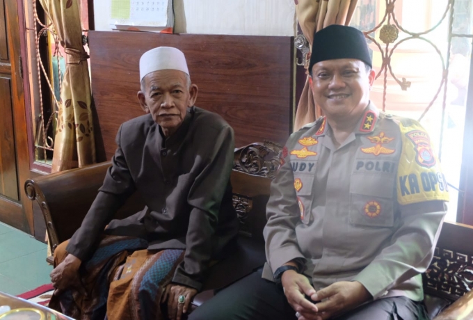 Sowan Sesepuh,Kapolda Banten Perkuat Sinergi Ulama Umaro