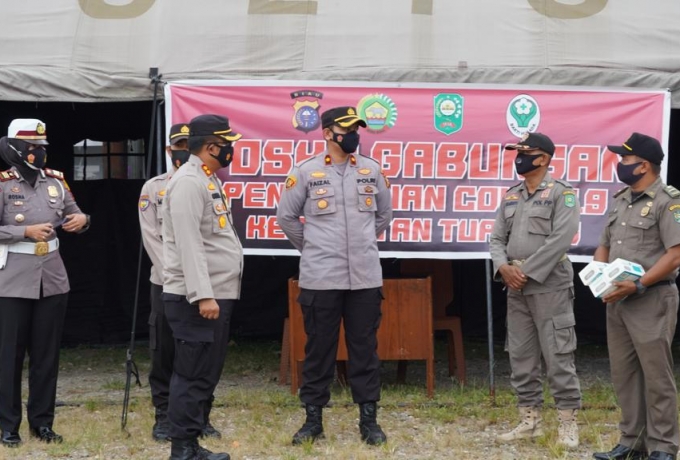 Kapolres Siak Lakukan Pengecekan Pos PPKM Di Pasar Tuah Serumpun Perawang