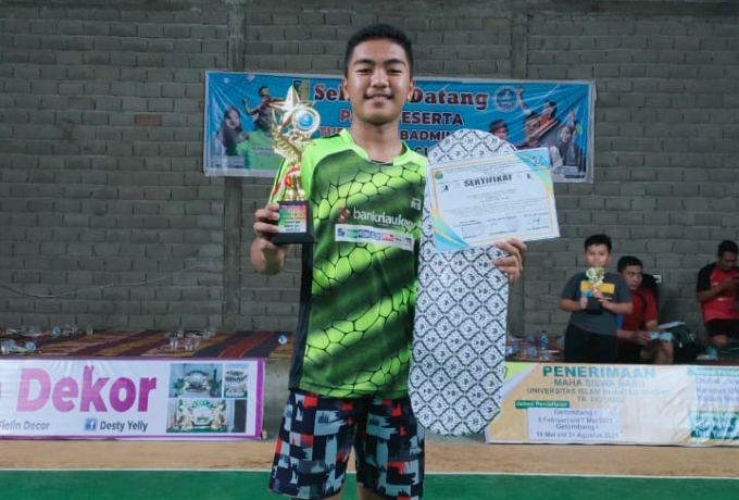 M. Nabil Juarai Turnamen Bulutangkis Tingkat SMP