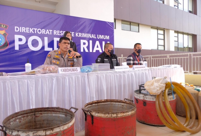 Grebek Gudang CPO Ilegal, Ditkrimum Polda Riau Tangkap 2 Pelaku