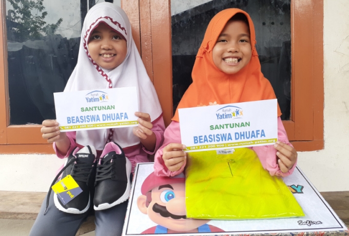 Rumah Yatim Berikan Bantuan Pendidikan untuk Aisyah dan Azizah, Yatim Piatu Asal Pekanbaru 