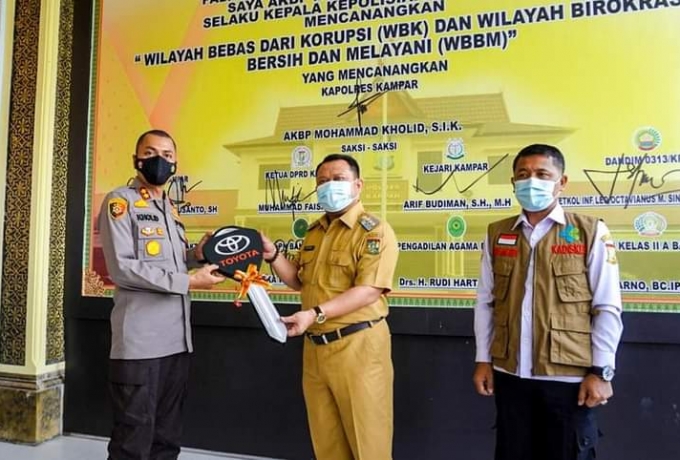 Serahkan Ambulance ke Polres Kampar, Catur Berharap Bisa Tingkatkan Pelayanan Kemanusiaan