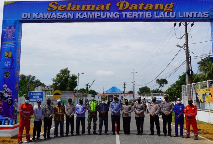 Didampingi Kasat Lantas Polres Siak Tim Dari Korlantas Mabes Polri Kunjungi Kampung Tertib Lalu Lintas Di Kecamatan Tualang