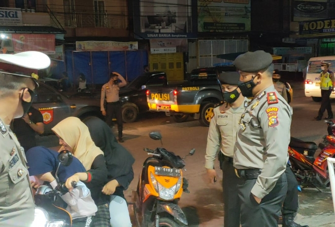 Puluhan Personel Polres Kampar Lakukan Patroli Berskala Besar, Himbau Warga Patuhi Protkes