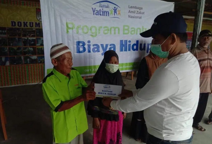 Rumah Yatim Bagikan Bantuan Kemanusiaan untuk Warga Prasejahtera Kelurahan Sungai Sibam Pekanbaru 