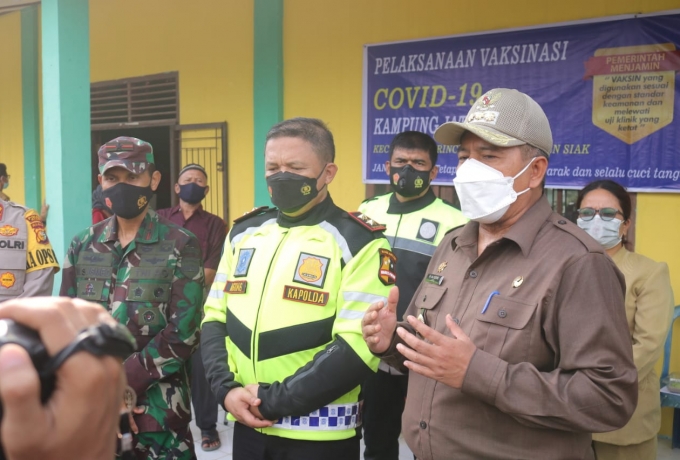 Bupati Siak-Kapolda Riau Tinjau Vaksinasi Warga Jati Mulya