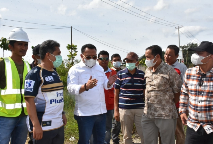 Bupati Kampar Tinjau Lahan Jalan dua Jalur dikualu Nenas Kecamatan Tambang