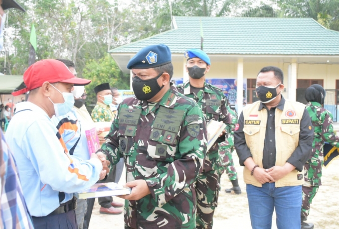 Bakti Sosial TNI AU Di Kampar, Danlanud Roesmin Nurjadin : Wujud Sinergitas dan Soliditas TNI Dengan Masyarkat