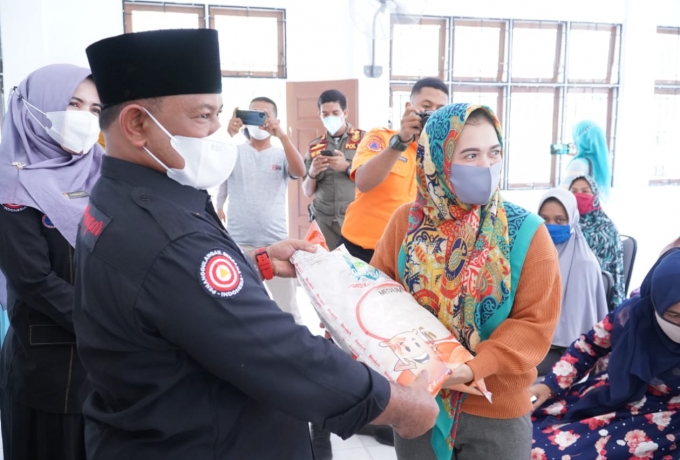 Bupati Kampar : Bentuk Perhatian Negara, Beras PPKM Jangan di Salah Gunakan