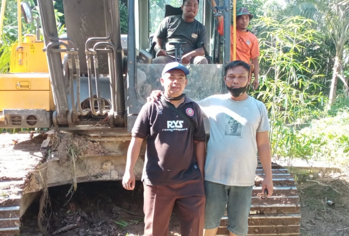 PT. SSL Bangun Jalan Lingkungan Desa Batas