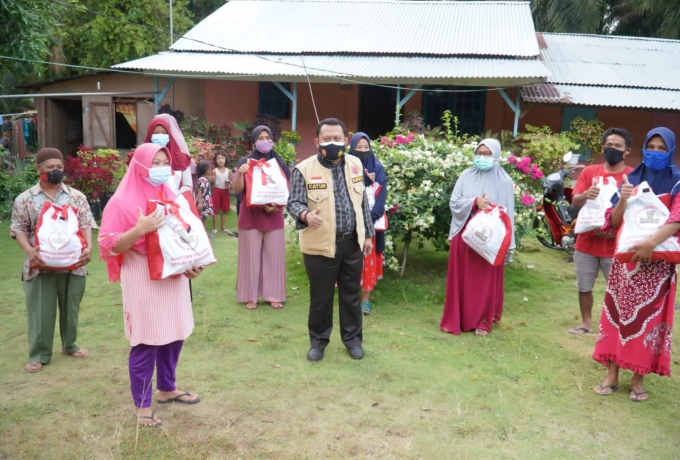 Kembali Catur Sugeng Sambangi Warga  Untuk Serahkan Bantuan Sembako