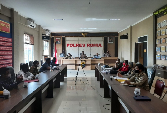 Rawan Konflik; Polres Rohul Mediasi Warga Desa Muara Dilam dan Desa Teluk Sono Dengan PT. HUTAHAEAN