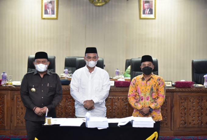 Bupati Kampar Dan Ketua DPRD Kampar Tandatangani  Nota Kesepakatan KUPA-PPAS P-APBD Tahun 2021