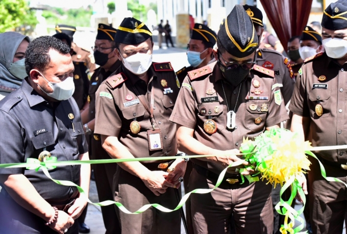 Didampingi Bupati Kampar, Wakil Jaksa Agung RI Resmikan Masjid Ar- Rahman