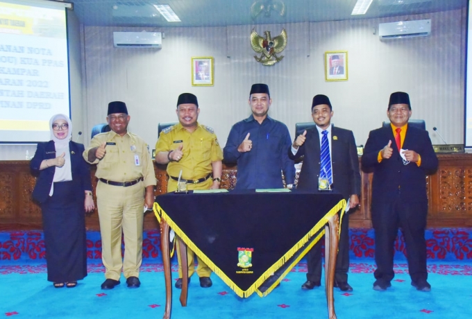 Bupati Kampar Dan Ketua DPRD Kampar Tandatangani MoU KUA PPAS APBD Kampar 2022