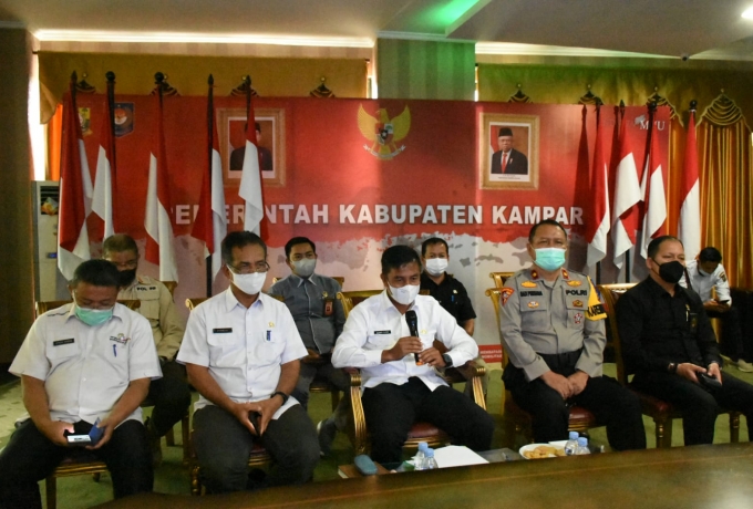 Bupati Kampar Melakukan Pemantauan Pelaksanaan Pilkades Bersama Dirjen Bina Pemdes Secara Virtual