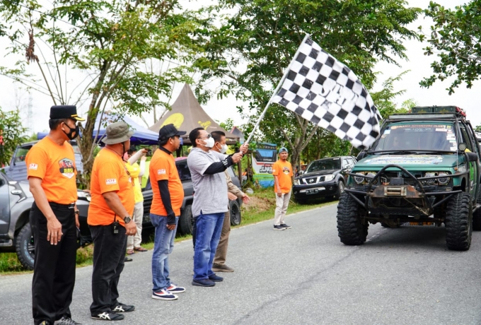 Bupati Kampar Lepas Peserta Off Road dan Adventure Riau Challenge Seri 2