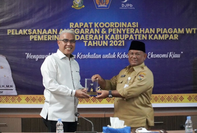 Raih Penghargaan WTP 5 Kali Berturut- Turut, Pemda Kampar Terima Piagam WTP dari Kanwil DJPb Provinsi Riau