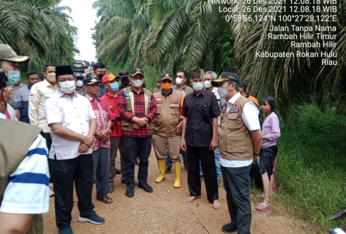 Gubri Serahkan Bantuan Untuk Warga Korban Banjir Di Rokan Hulu