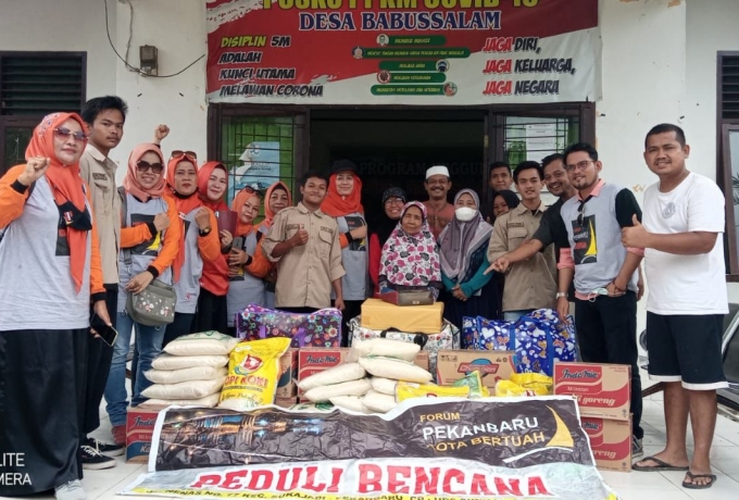 Forum Pekanbaru Bertuah Bantu Korban Banjir di Rohul