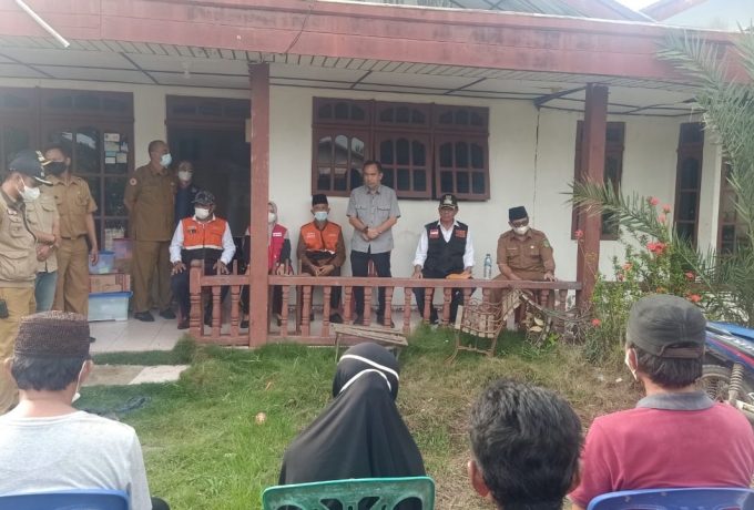 Feryandi Tinjau Lokasi Longsor di Desa Teluk Dalam