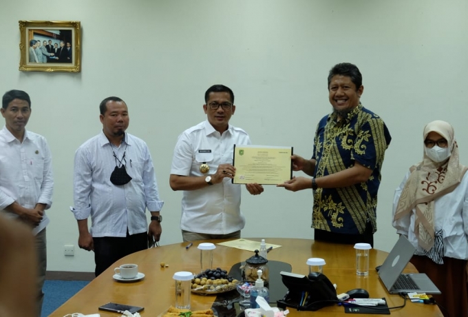 Salurkan Beasiswa Pemkab Meranti Wujudkan Program Strategis Bupati