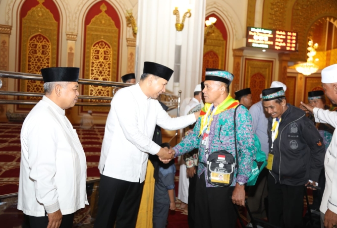 Penuh Doa Dan Harapan, Wabup Rohul H.Indra Gunawan Lepas Keberangkatan JCH Rokan Hulu