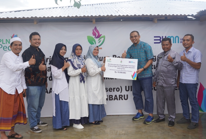 Peduli, PLN UPT Pekanbaru Salurkan TJSL di Desa Koto Masjid