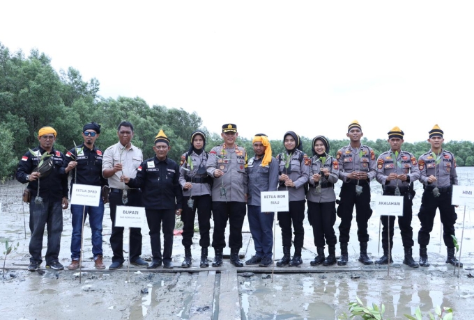 Kapolres Inhil Bersama Forkopimda Tanam Bibit Pohon