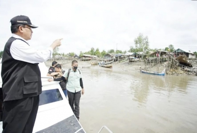 Longsor di Sungai Buluh, Bupati Inhil Bergerak Berikan Bantuan Kepada Korban