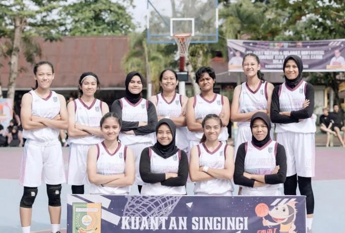 Tampil Dominan, Tim Basket Putri Kuansing Melenggang ke Semifinal