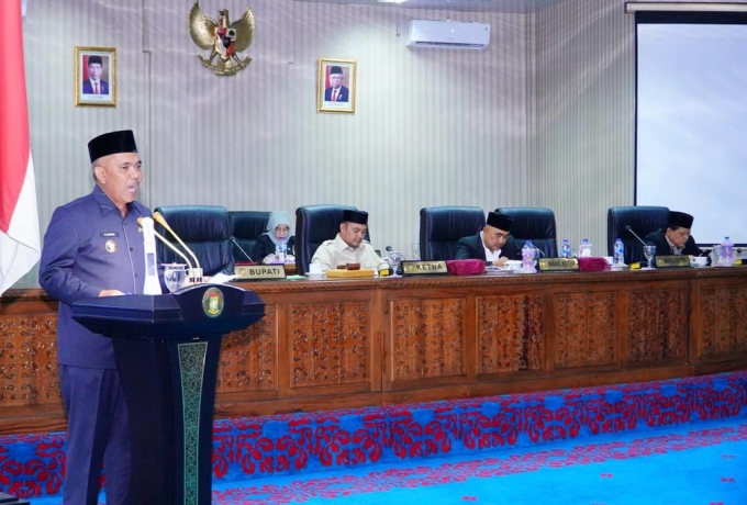 Pj Bupati Kampar Sampaikan Jawaban Pemerintah terhadap Laporan Banggar APBD 2023 dan Pengesahan Dua Ranperda