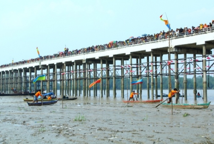 Pacu Sampan Leper, Diangkat dari Kehidupan Masyarakat dan Kini Menjadi Wisata Tahunan Inhil