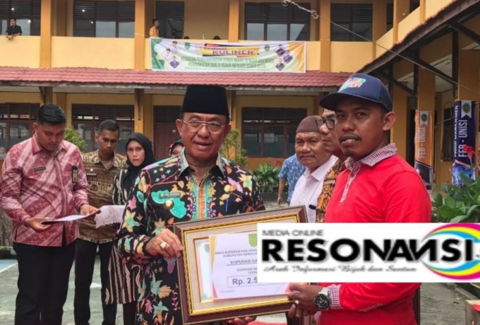 Bupati Inhil Beri Penghargaan Terhadap 10 Koperasi Berprestasi