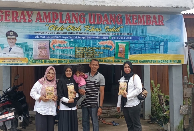 Diskop UKM Inhil Monitoring Amplang Udang Kembar Sungai Luar