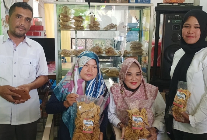 Ada 6 Varian, Peyek Bunda Nabil Dimonitoring Diskop UKM Inhil