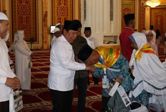 Penuh Haru, Bupati Sukiman Lepas Jamaah Calon Haji Rohul